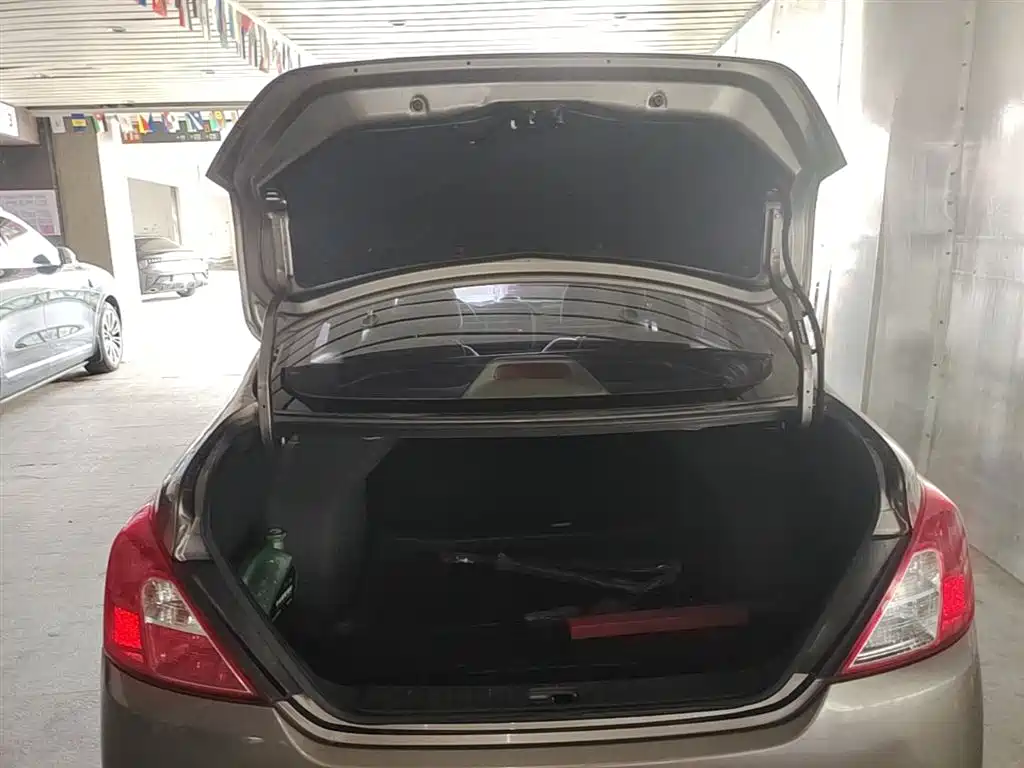 Nissan Sunny 2016 — фото 19