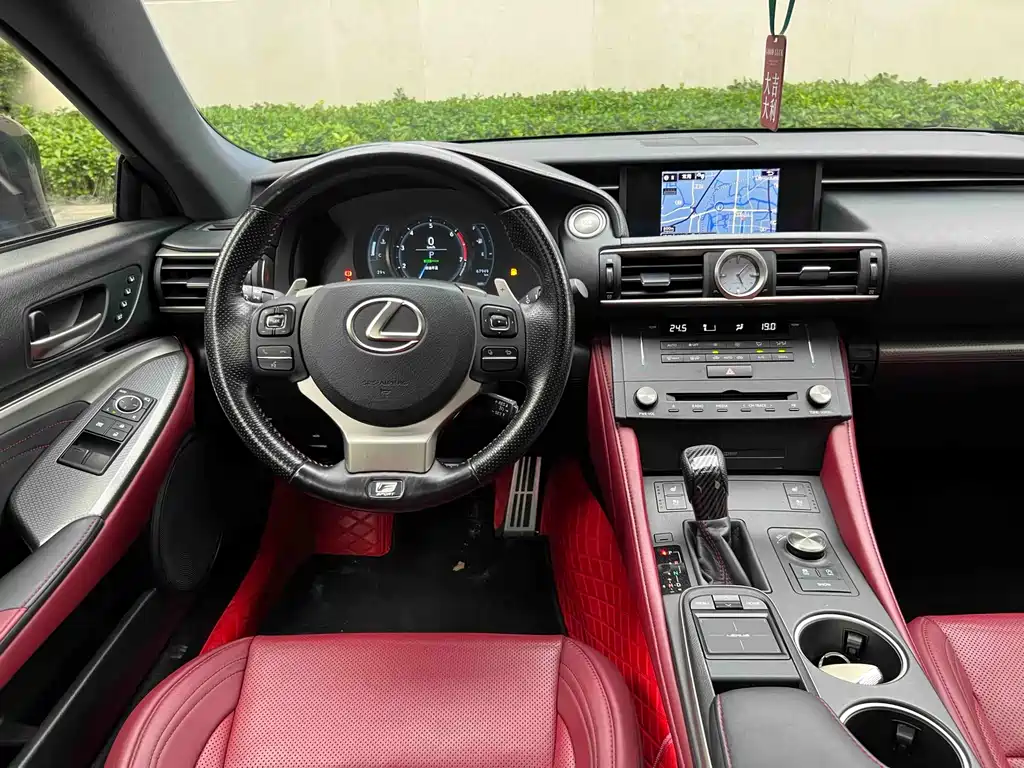 Lexus RC 2017 — фото 16