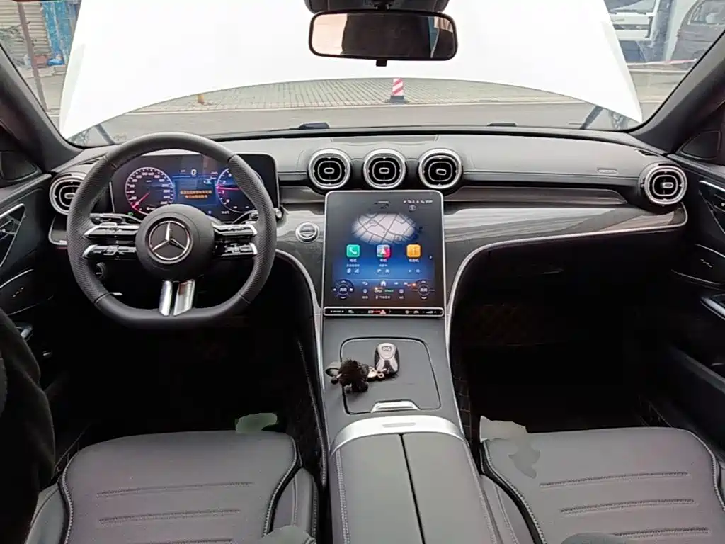 Mercedes-Benz C-Class 2025 — фото 10