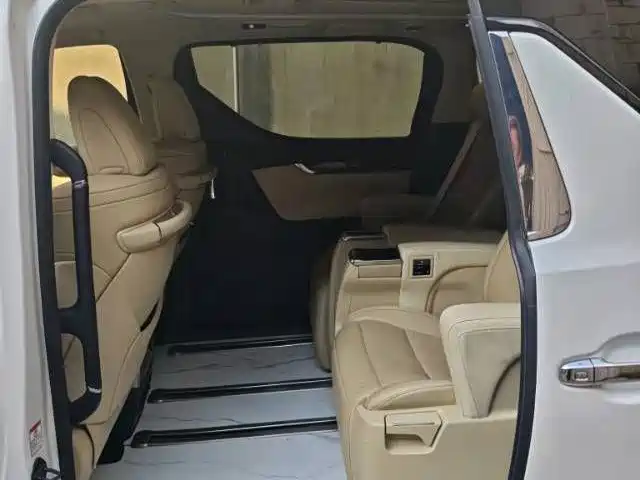 Toyota Alphard 2018 — фото 6