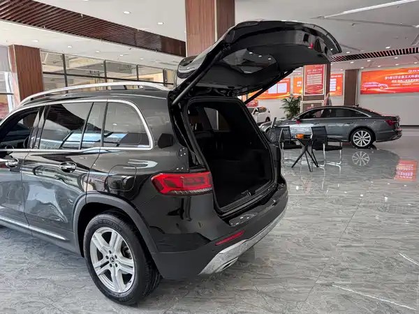 Mercedes-Benz GLB 2023