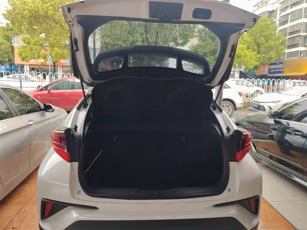 Toyota C-HR 2022 — фото 15