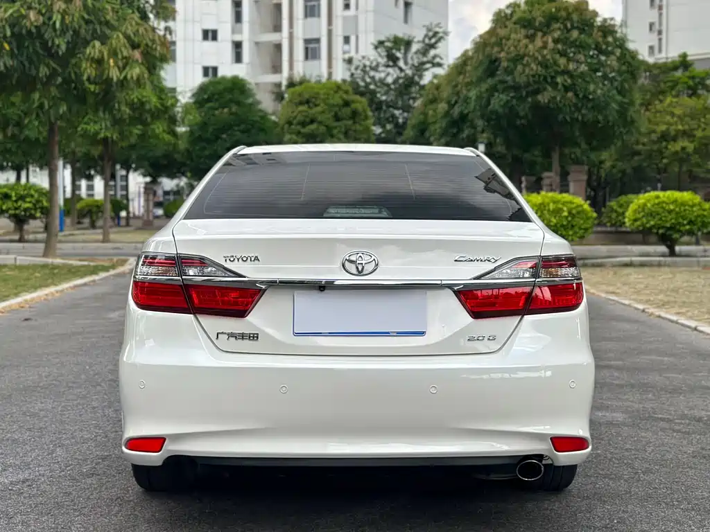 Toyota Camry 2015 — фото 6