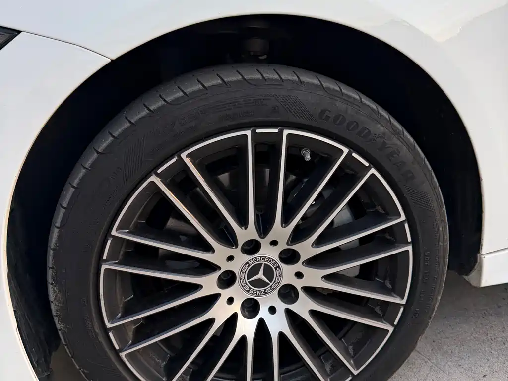 Mercedes-Benz C-Class 2023 — фото 4