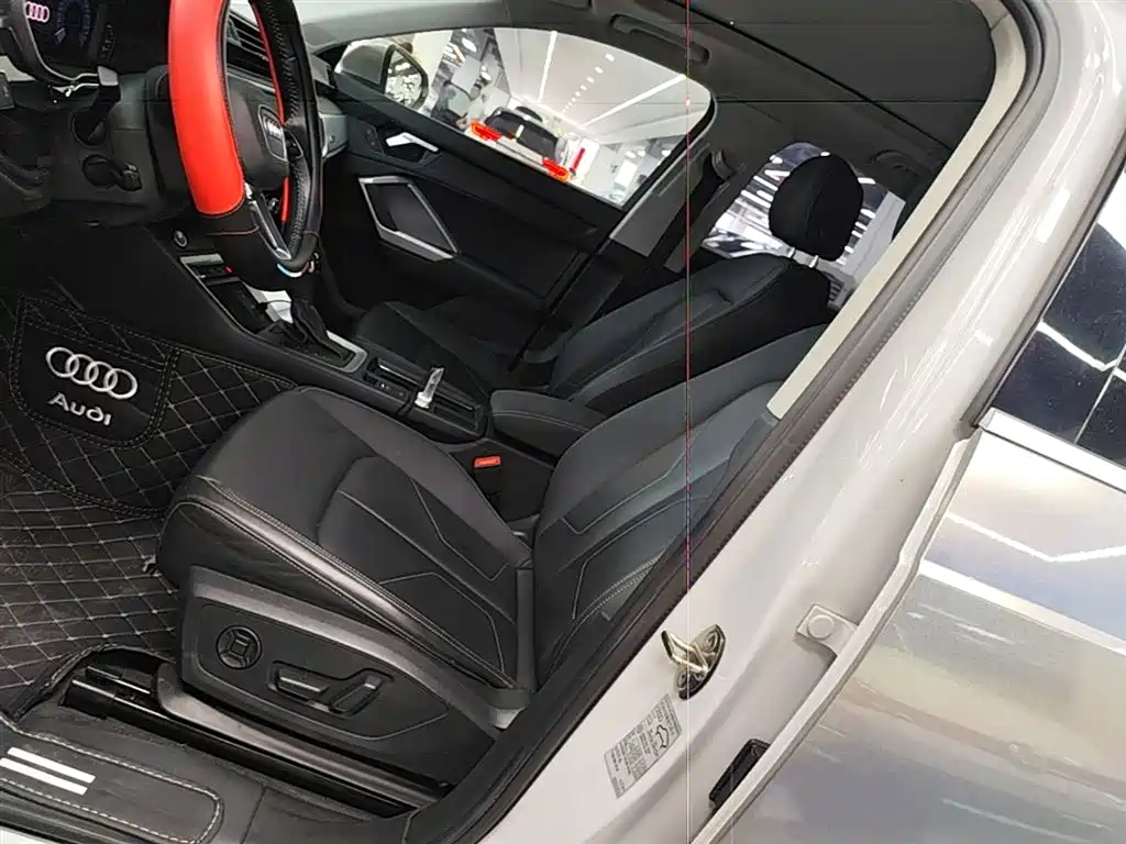 Audi Q3 2020 — фото 15
