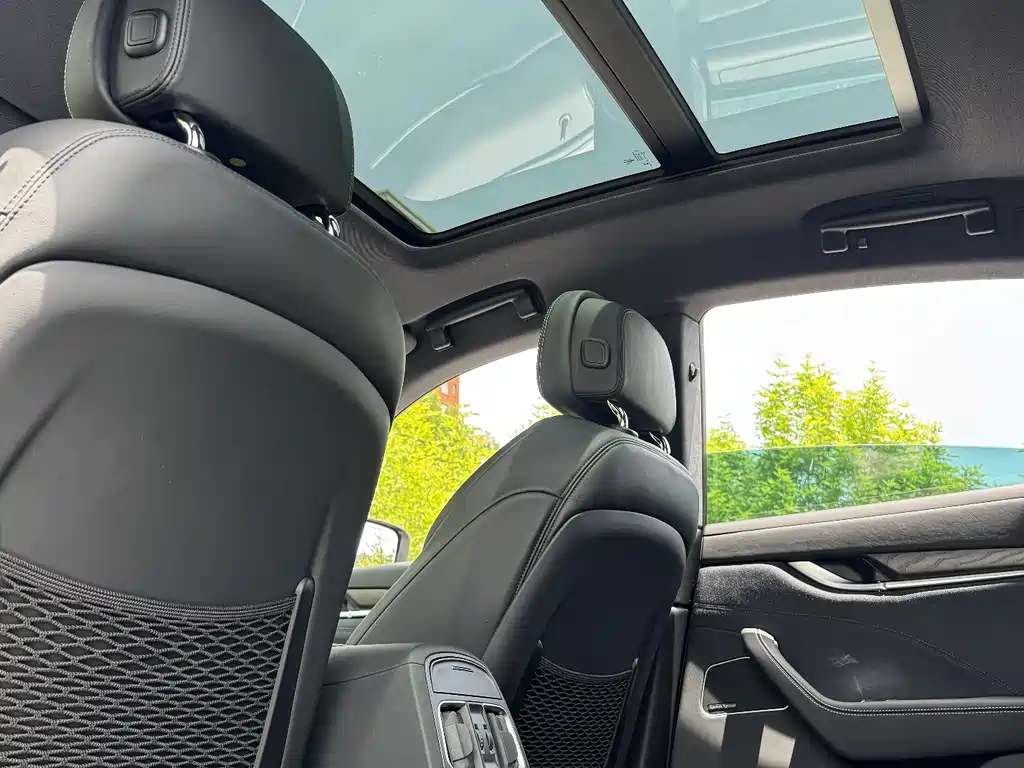 Maserati Levante 2018 — фото 13