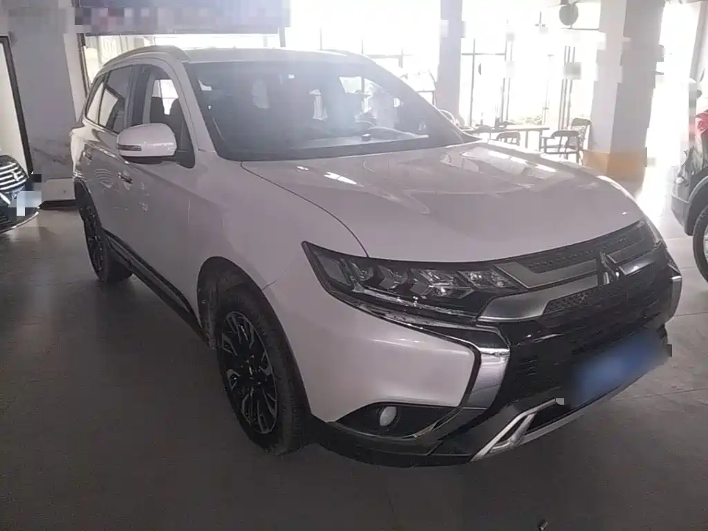 Mitsubishi Outlander 2019 — фото 4