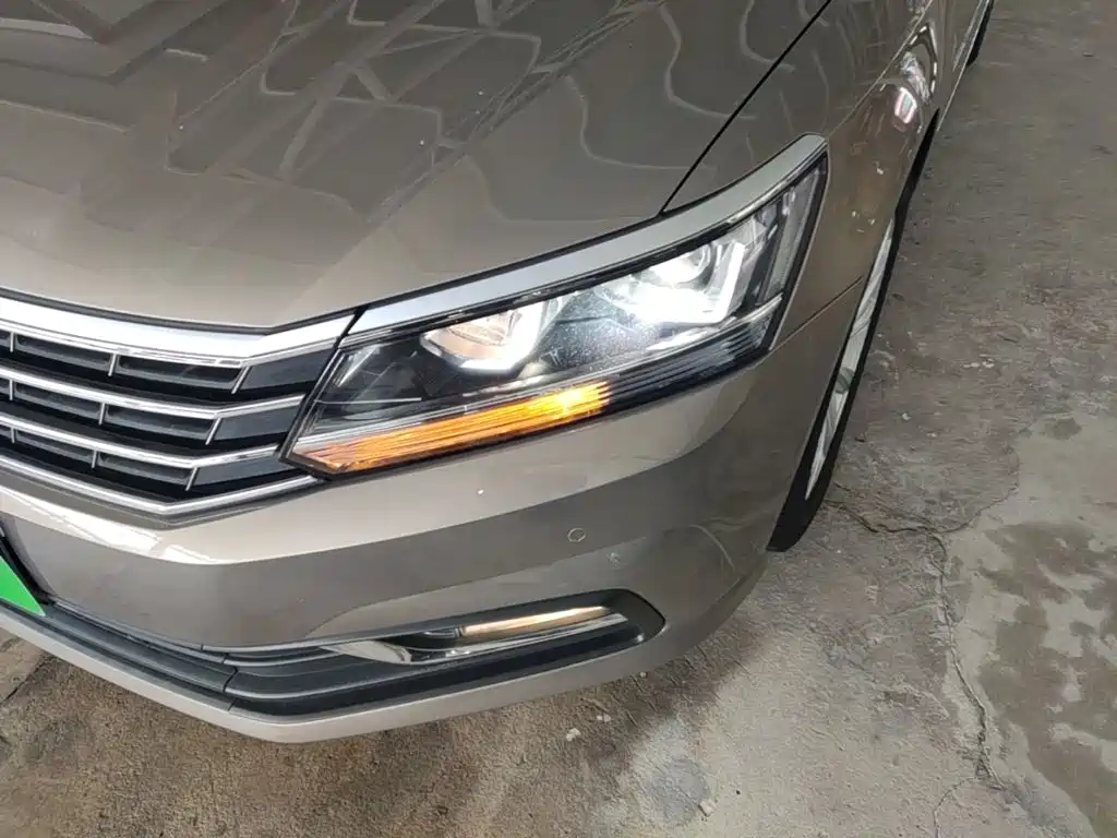 Volkswagen Passat 2018 — фото 24
