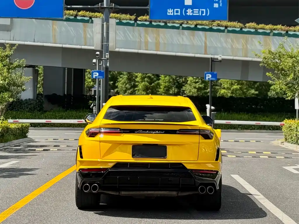 Lamborghini Urus 2023 — фото 8