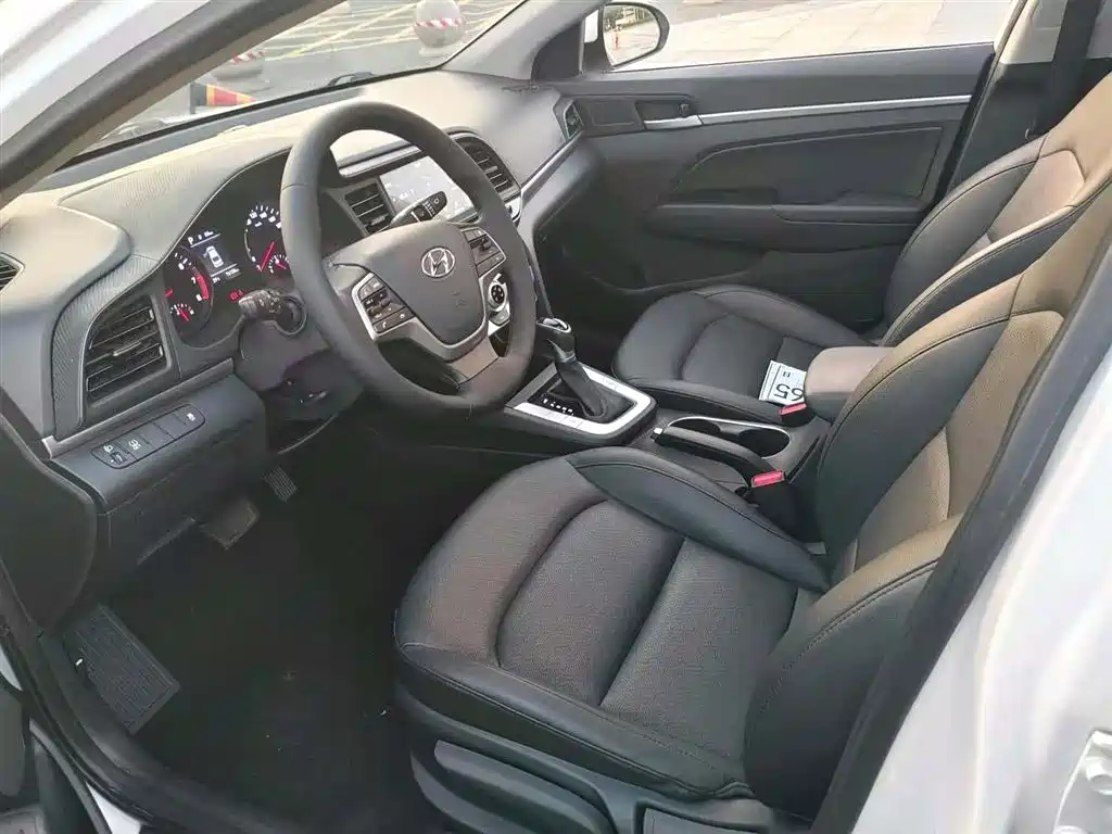 Hyundai Elantra 2020 — фото 4