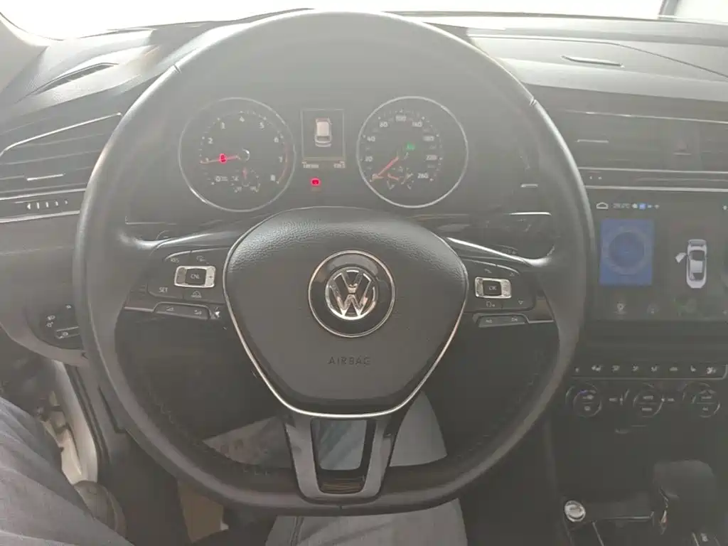 Volkswagen Tiguan L 2018 — фото 11