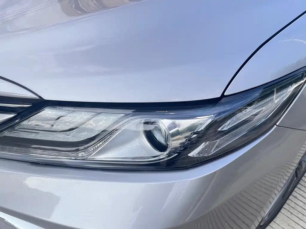 Toyota Camry 2023 — фото 11
