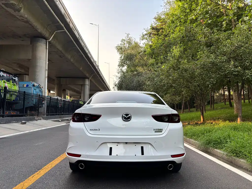 Mazda 3 Axela 2022