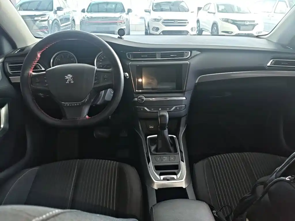 Peugeot 408 2015 — фото 10