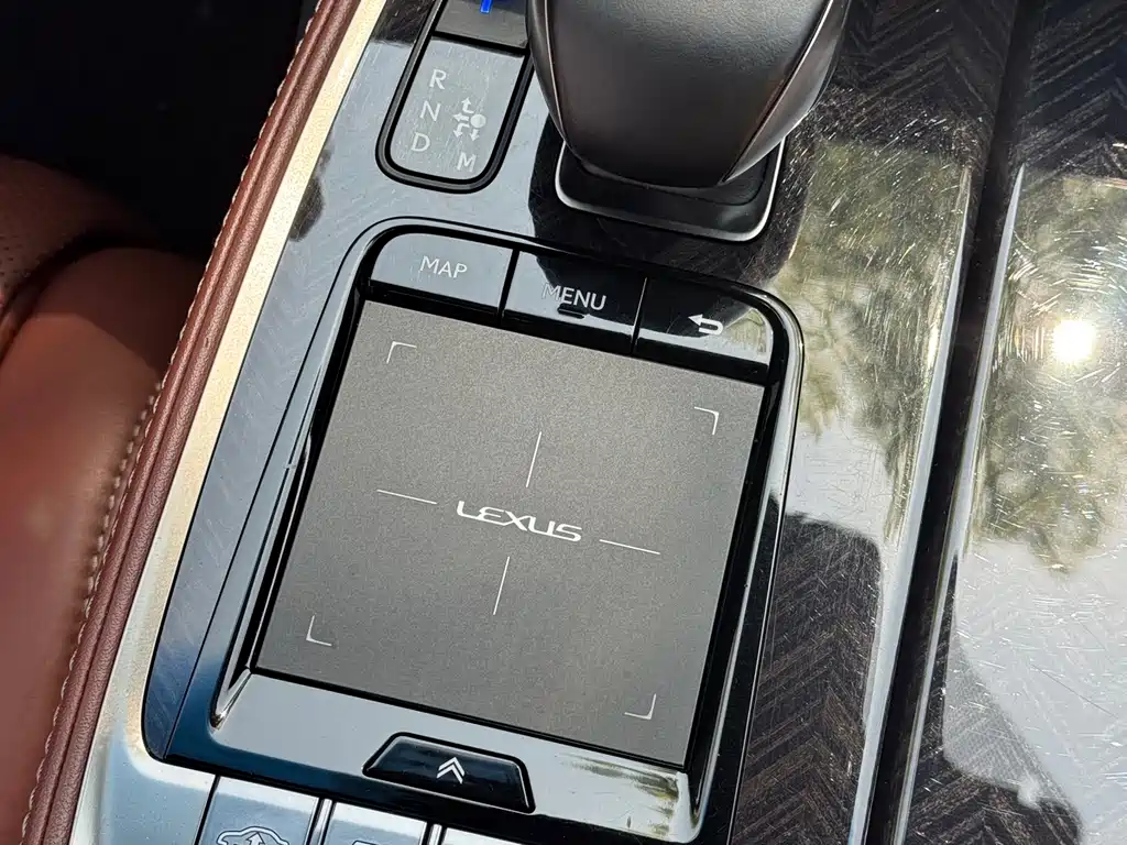 Lexus LS 2019 — фото 10