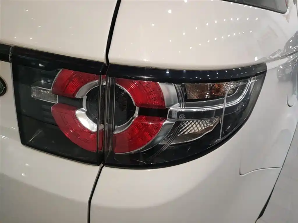 Land Rover Discovery Sport 2018 — фото 8