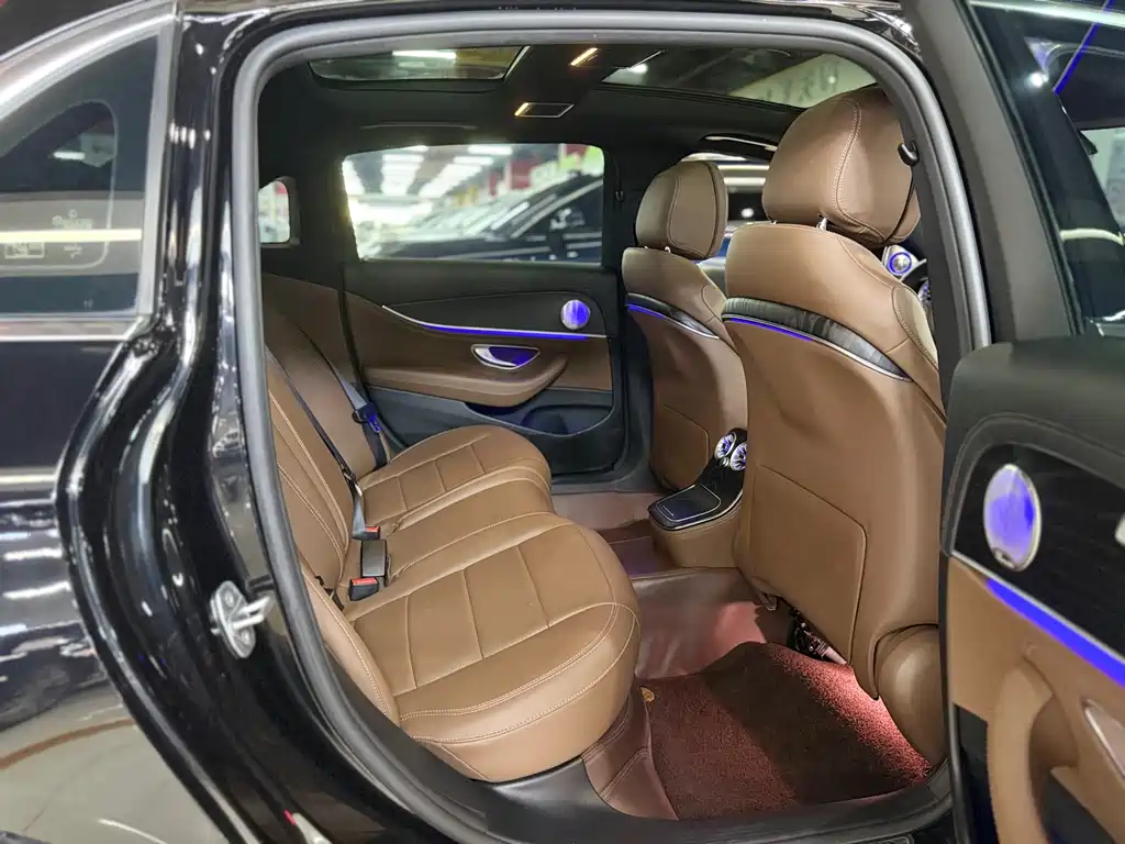 Mercedes-Benz E-Class 2022 — фото 10