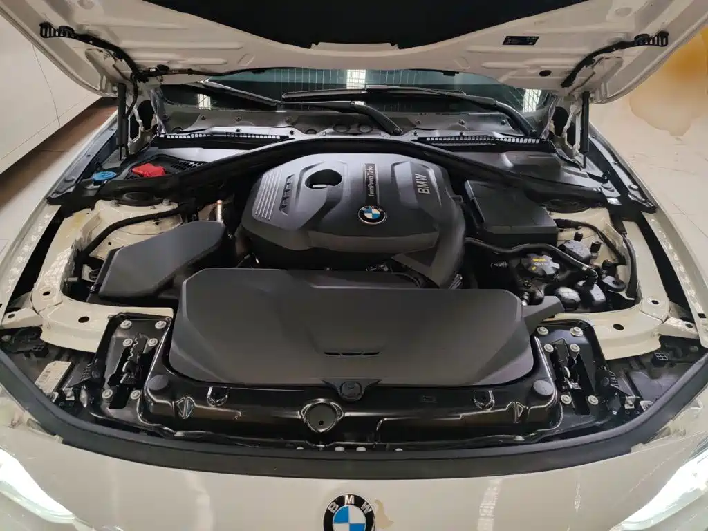BMW 3 Series 2018 — фото 20