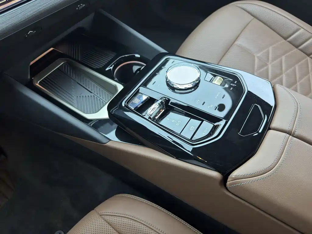 BMW 5 Series — фото 15