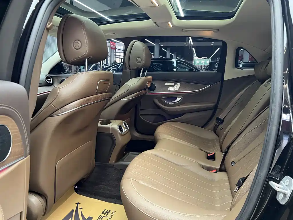 Mercedes-Benz E-Class 2019 — фото 12