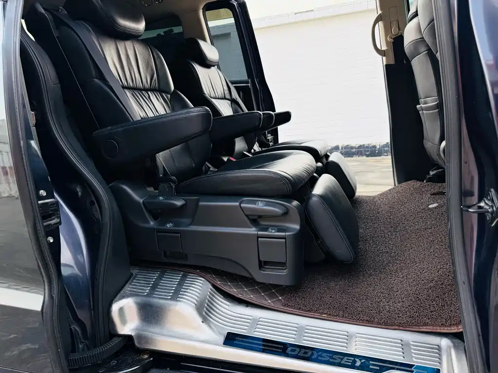 Honda Odyssey 2015 — фото 14
