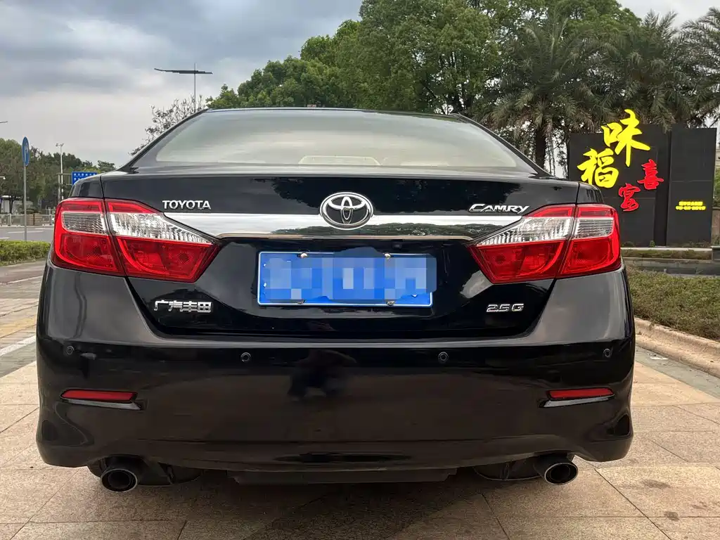 Toyota Camry 2015 — фото 8
