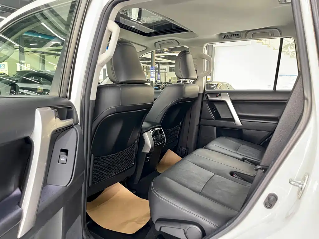 Toyota Prado 2019 — фото 6