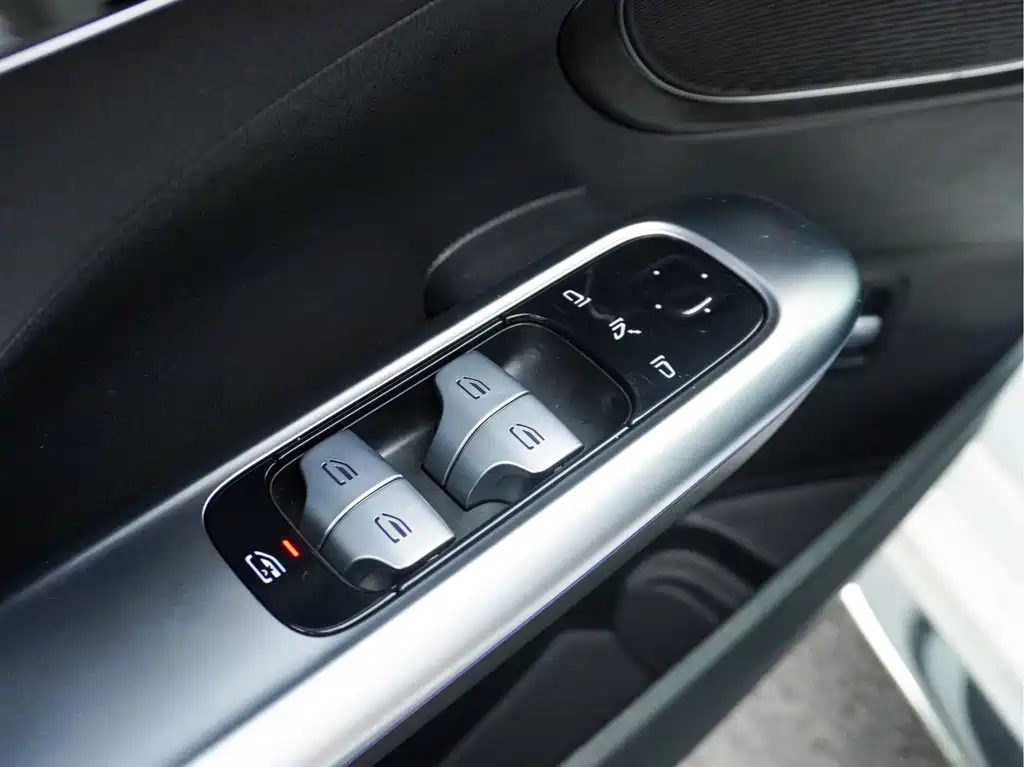 Mercedes-Benz C-Class 2023 — фото 10