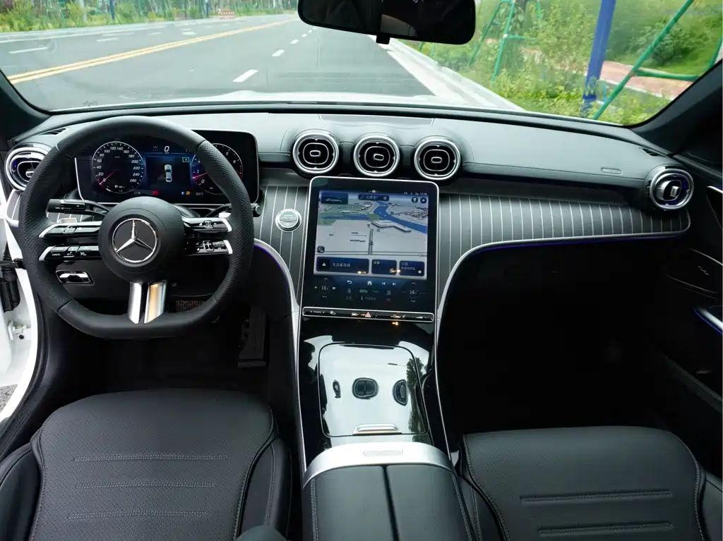 Mercedes-Benz C-Class 2023 — фото 17