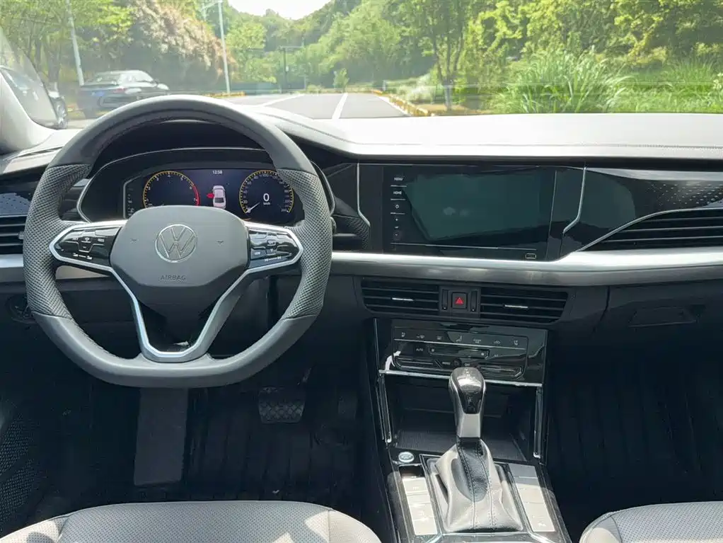 Volkswagen Passat 2024 — фото 6