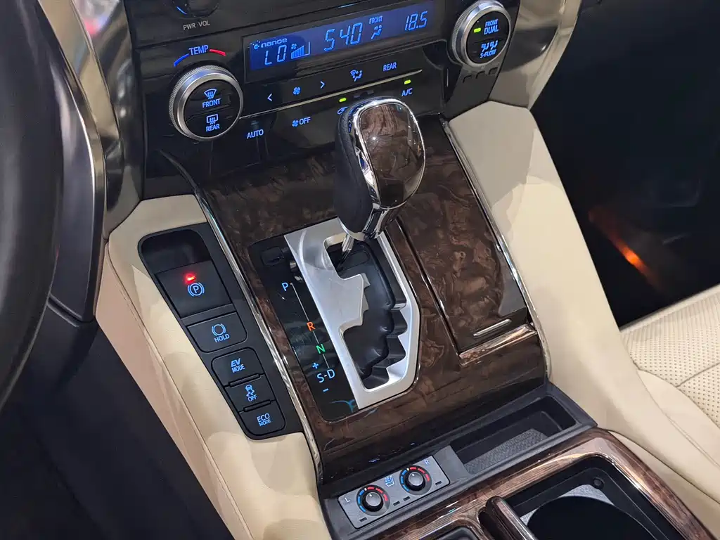Toyota Alphard 2021 — фото 20