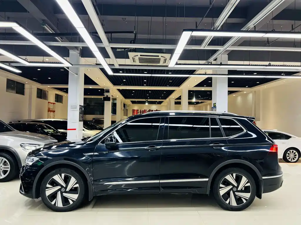 Volkswagen Tiguan L 2023 — фото 4