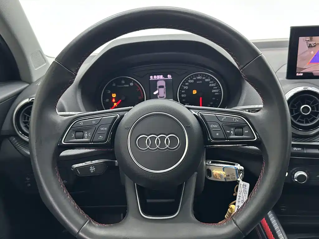 Audi Q2L 2023 — фото 12