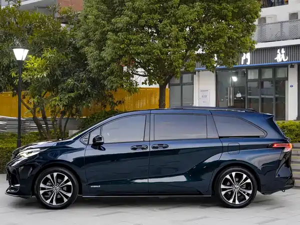 Toyota Granvia 2023