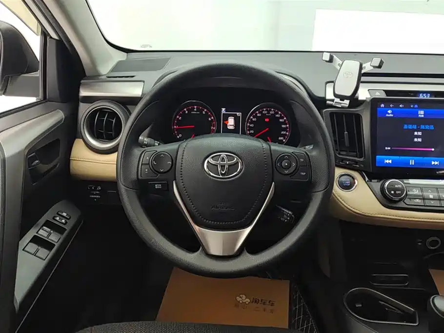 Toyota RAV4 2019 — фото 15