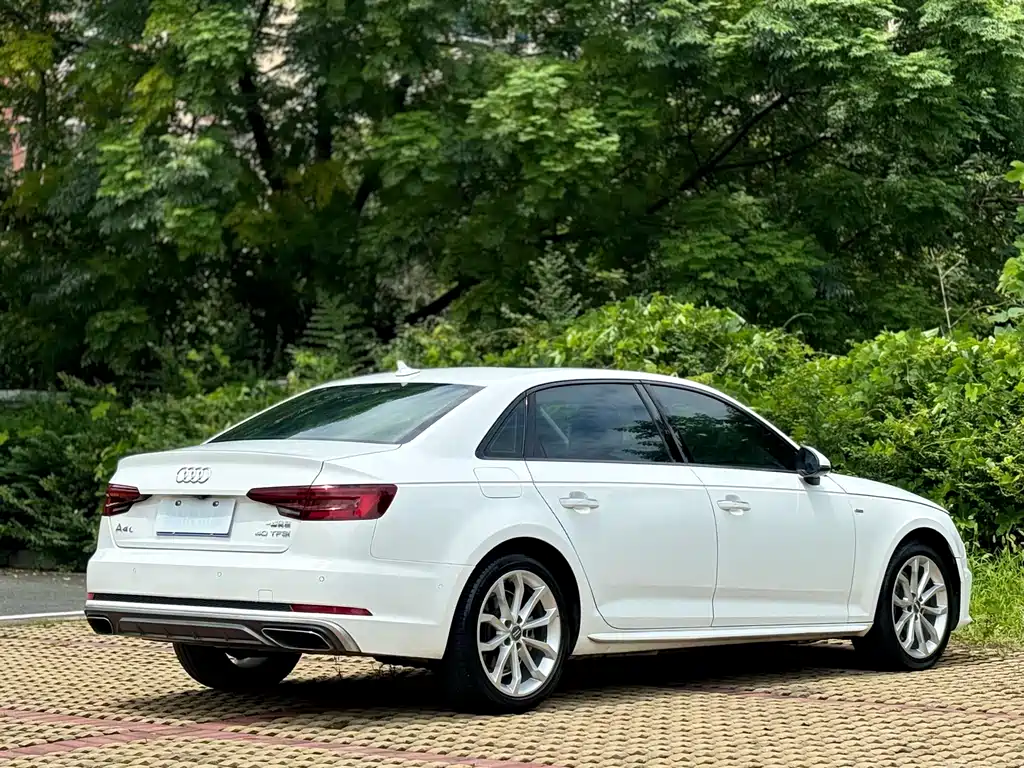 Audi A4L 2019