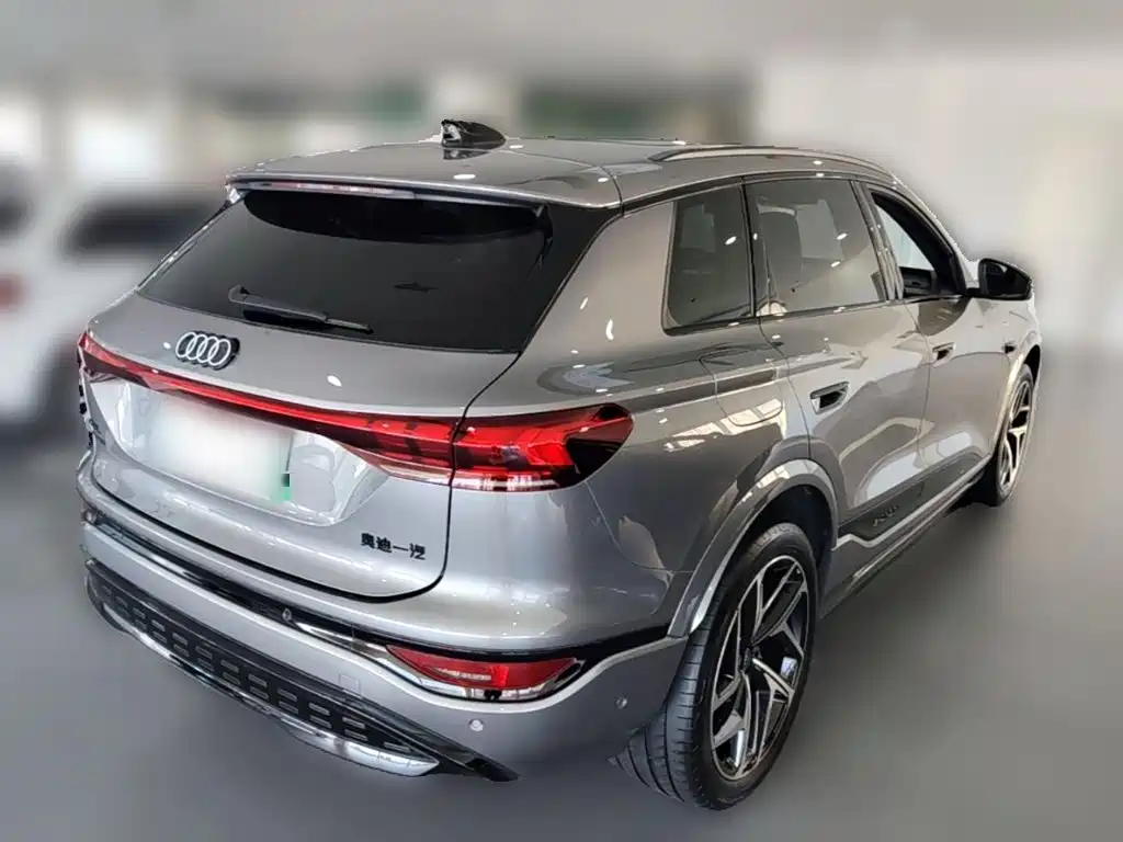 Audi Q6L E-Tron 2025 — фото 10