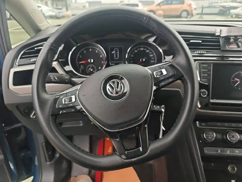 Volkswagen Touran 2020 — фото 11