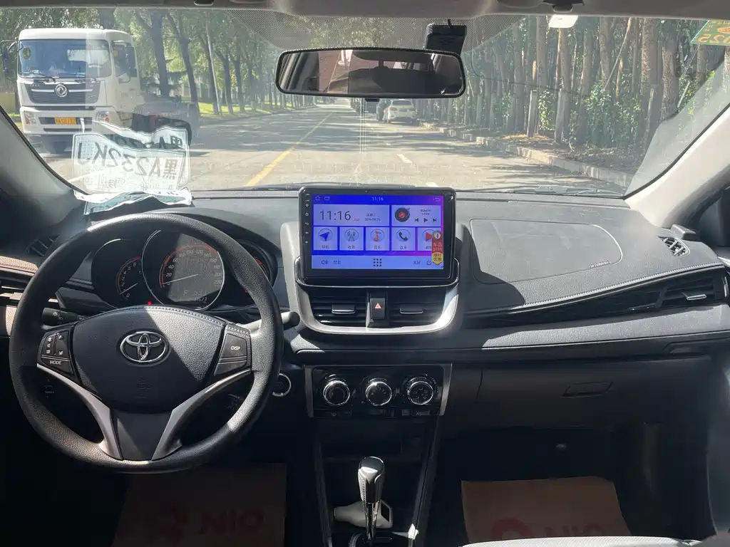 Toyota Yaris L 2023 — фото 20