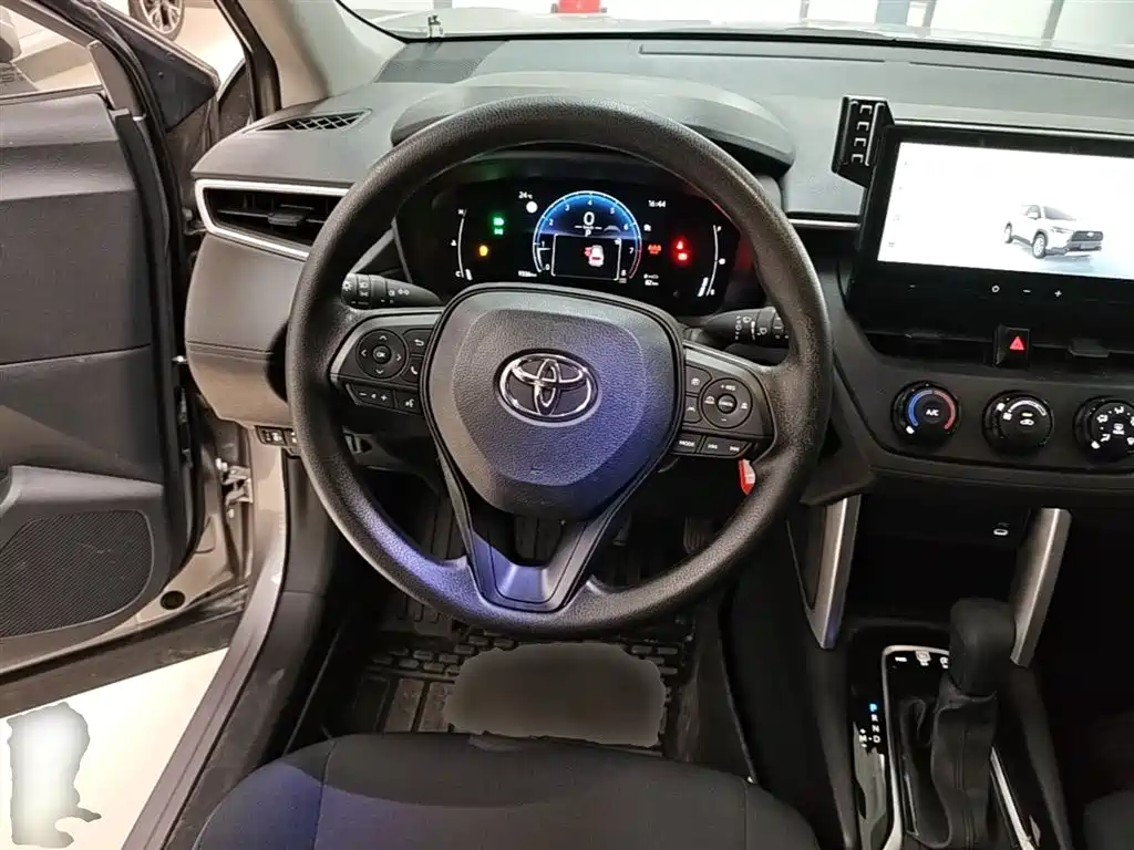 Toyota Corolla Cross 2024 — фото 11