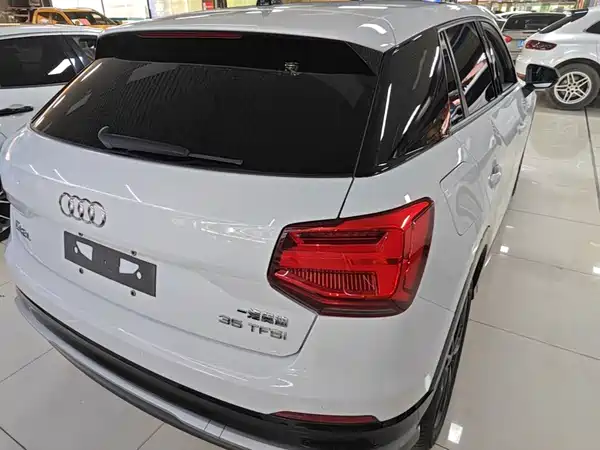 Audi Q2L 2020