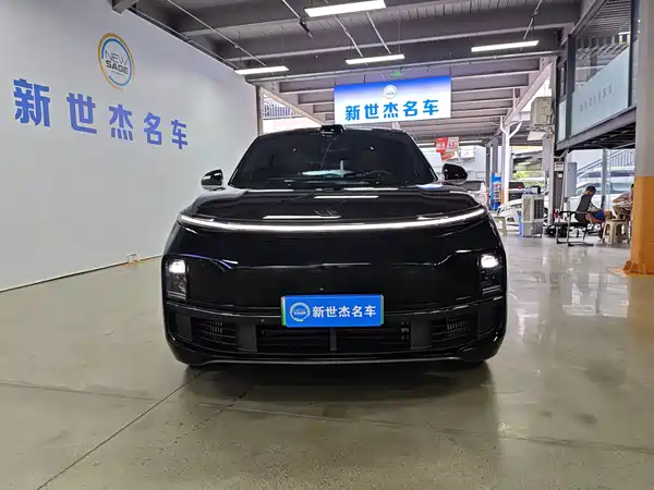 Li Auto L8 2025