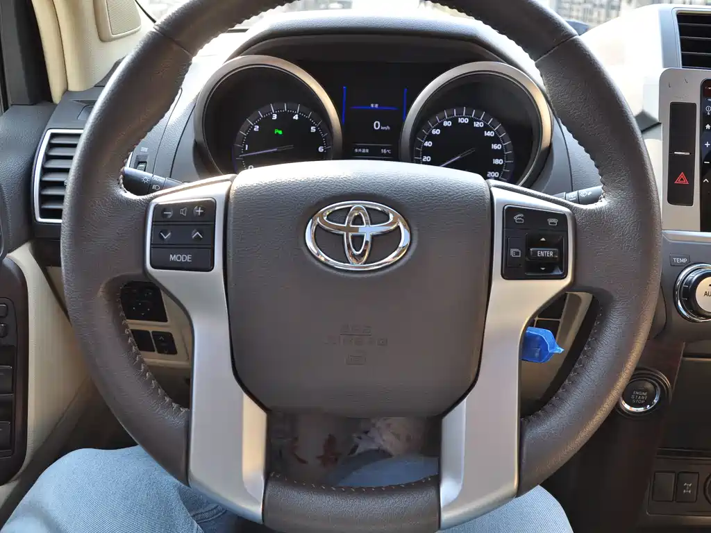 Toyota Prado 2017 — фото 8