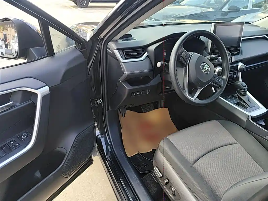 Toyota RAV4 2021 — фото 16