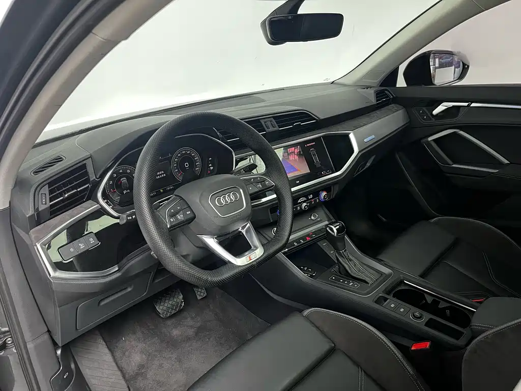 Audi Q3 Sportback 2023 — фото 11