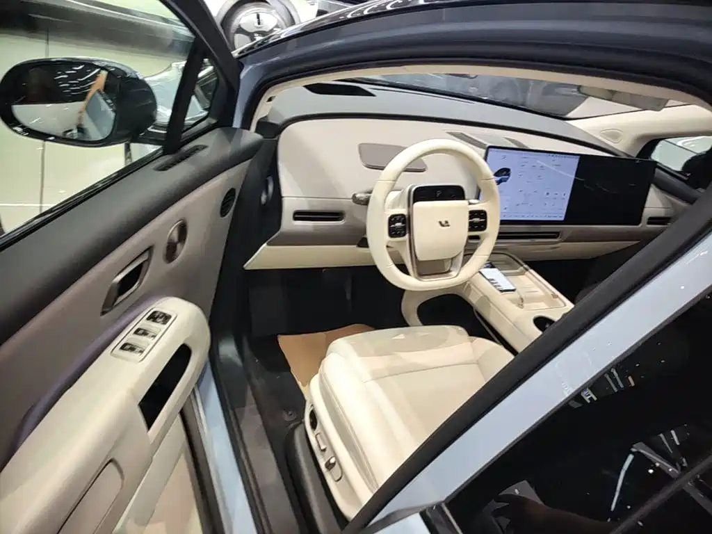 Li Auto i8 2025 — фото 12