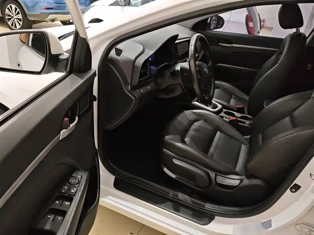 Hyundai Elantra 2020 — фото 16