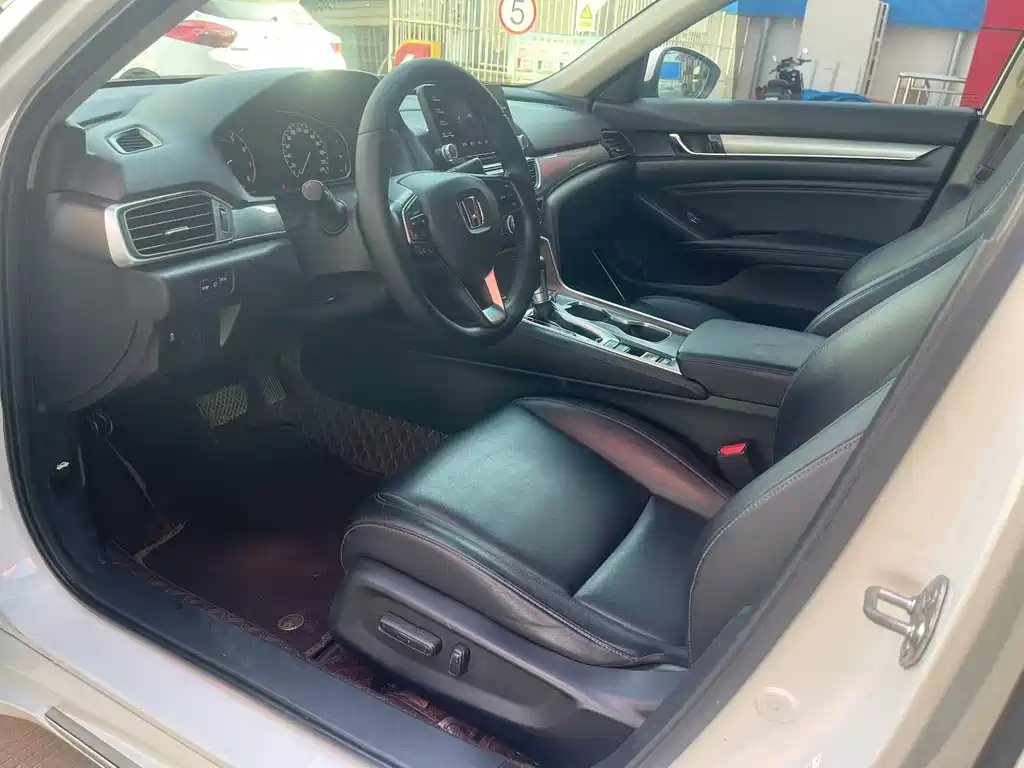 Honda Accord 2018 — фото 9