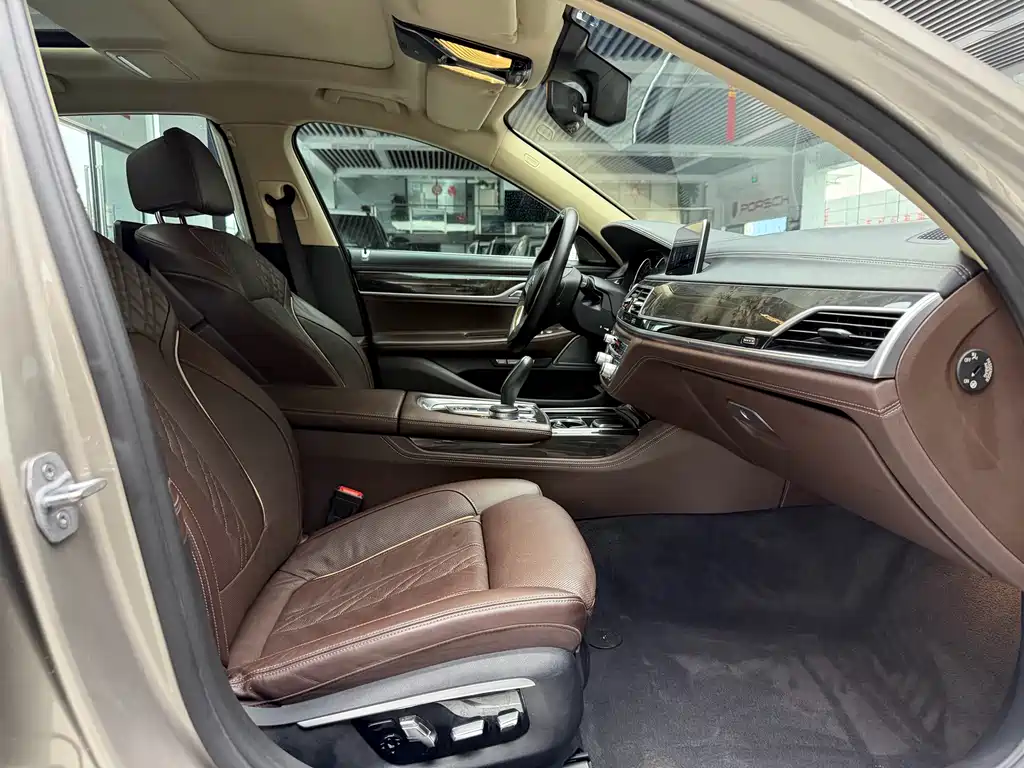 BMW 7 Series 2016 — фото 18