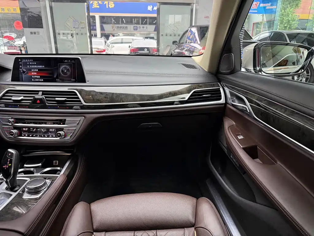 BMW 7 Series 2016 — фото 29